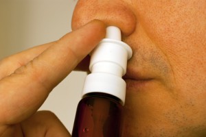 Die kurzfristige Anwendung von Nasenspray kann gegen Nasennebenhöhlenentzündung helfen